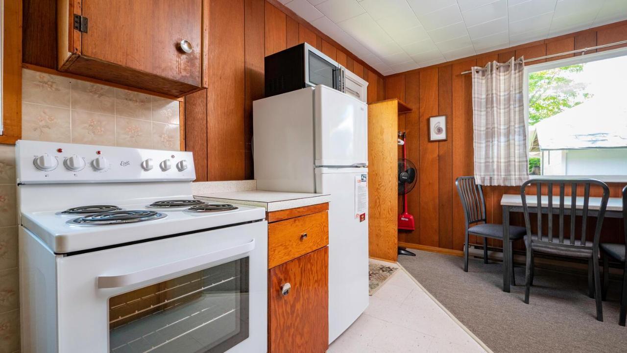 Bel Air Cottages And Motel Sauble Beach Bagian luar foto