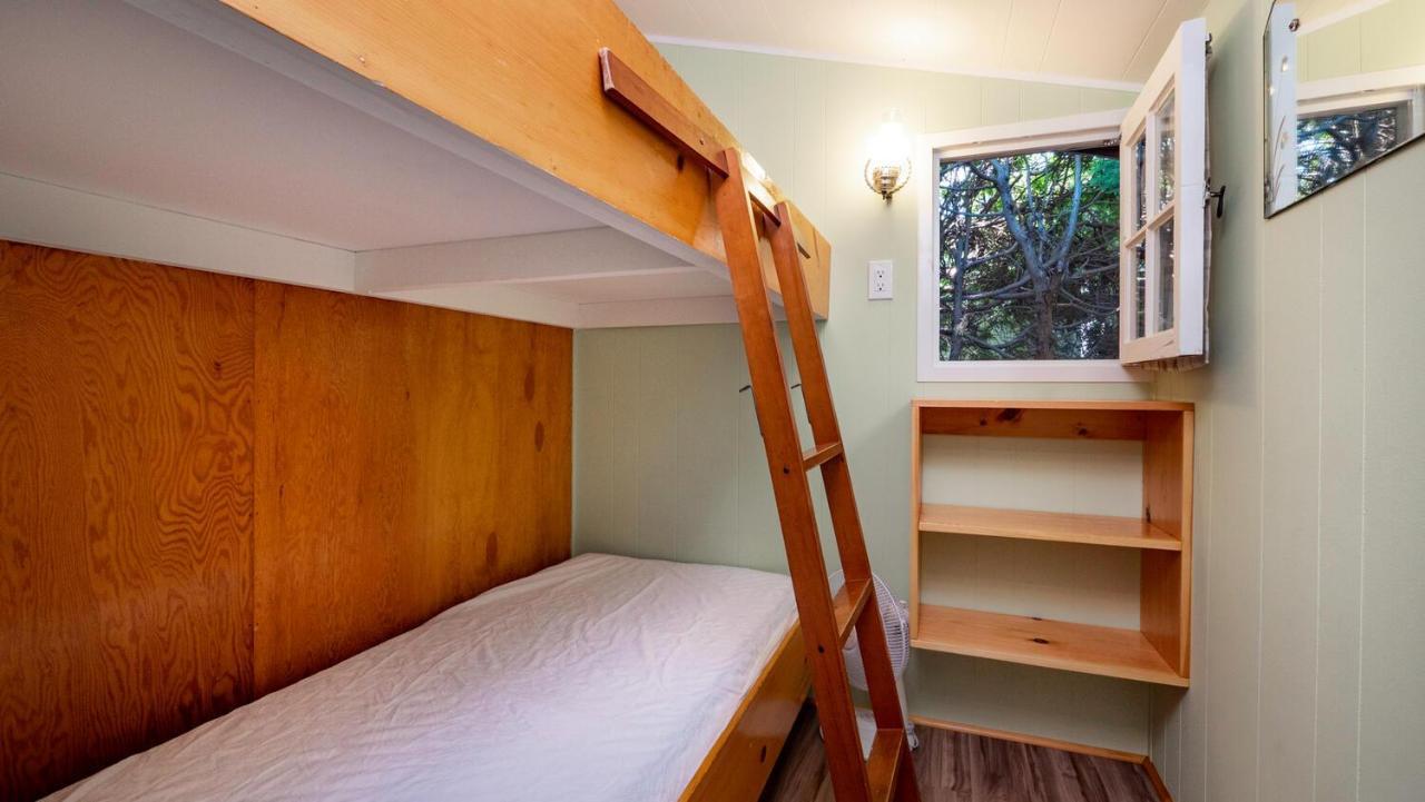 Bel Air Cottages And Motel Sauble Beach Bagian luar foto