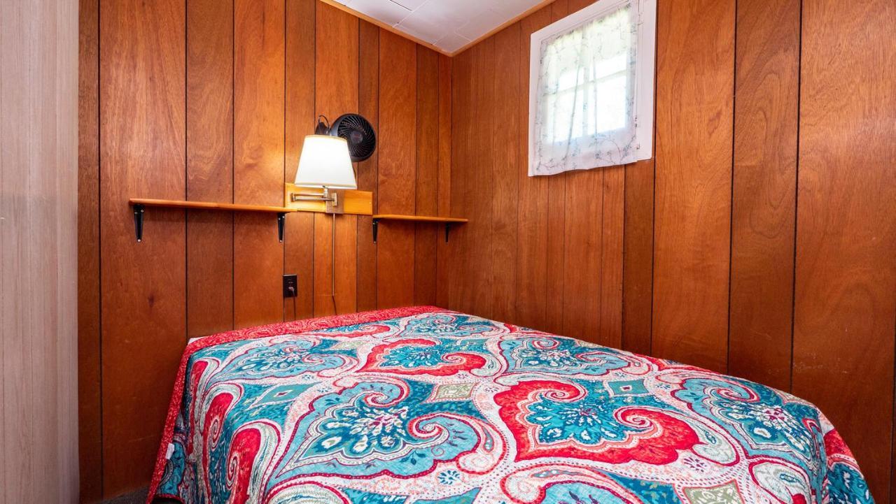 Bel Air Cottages And Motel Sauble Beach Bagian luar foto