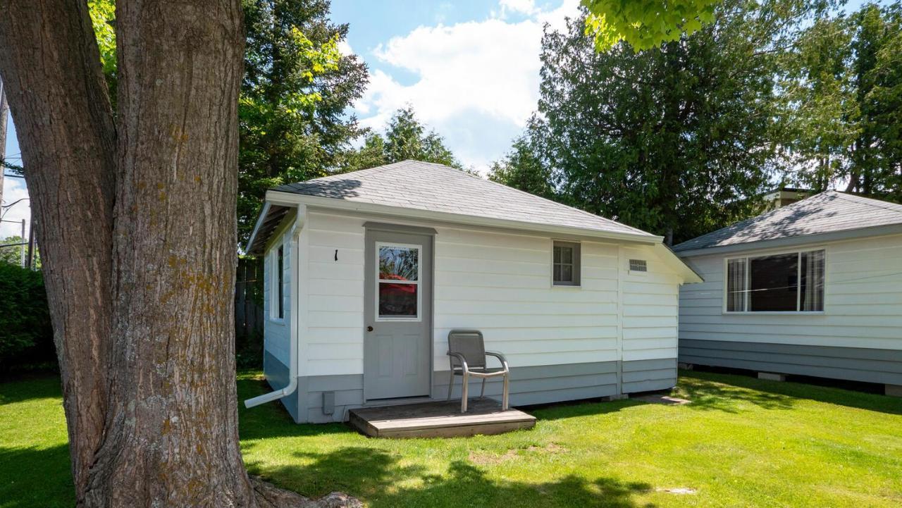 Bel Air Cottages And Motel Sauble Beach Bagian luar foto