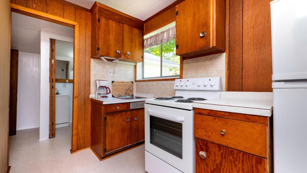 Bel Air Cottages And Motel Sauble Beach Bagian luar foto