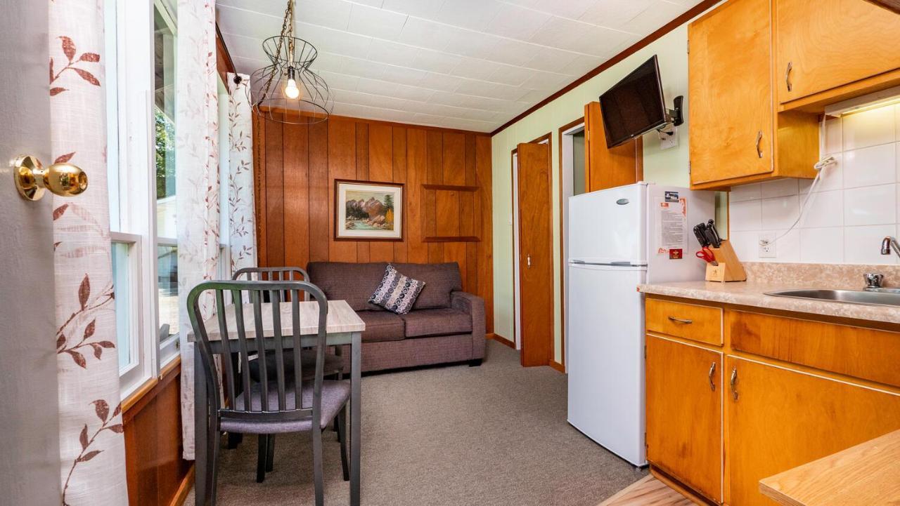 Bel Air Cottages And Motel Sauble Beach Bagian luar foto