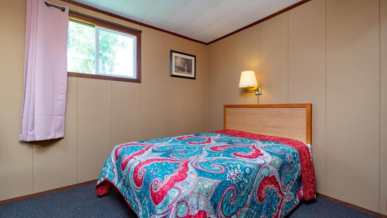 Bel Air Cottages And Motel Sauble Beach Bagian luar foto