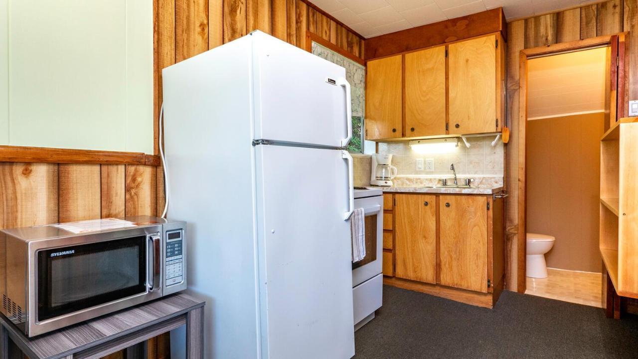 Bel Air Cottages And Motel Sauble Beach Bagian luar foto