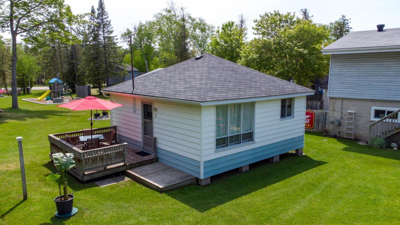 Bel Air Cottages And Motel Sauble Beach Bagian luar foto