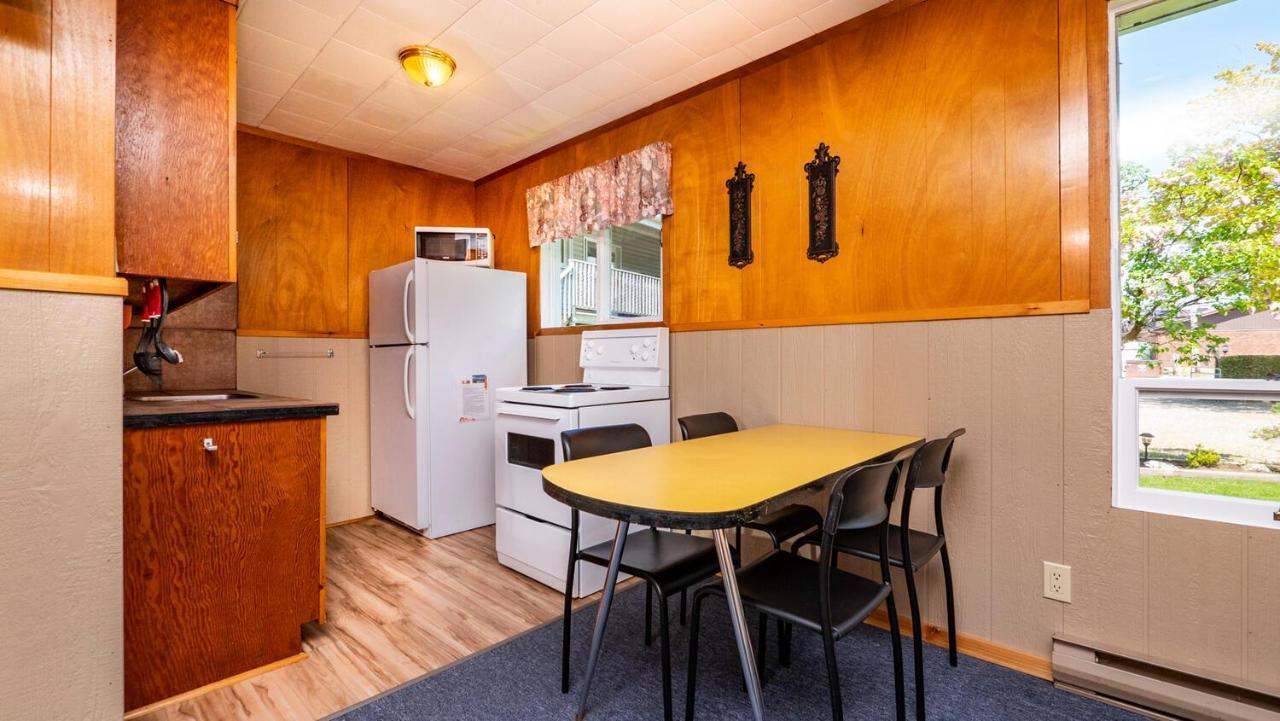 Bel Air Cottages And Motel Sauble Beach Bagian luar foto