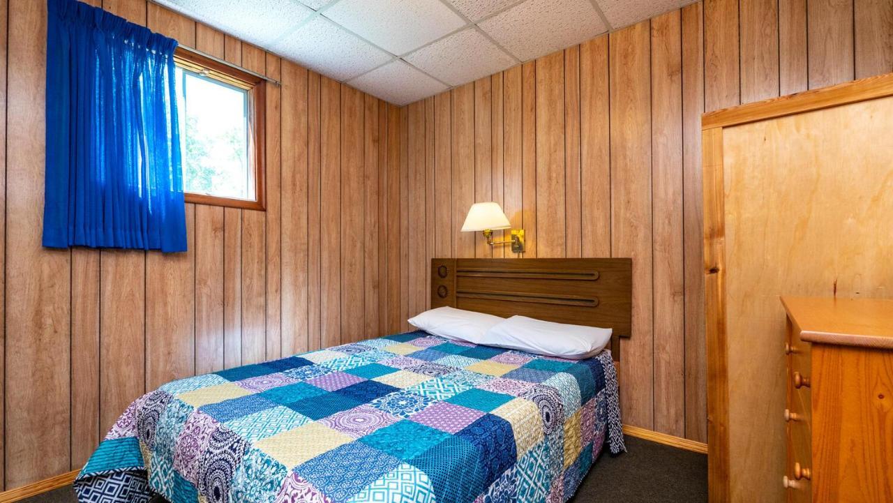 Bel Air Cottages And Motel Sauble Beach Bagian luar foto
