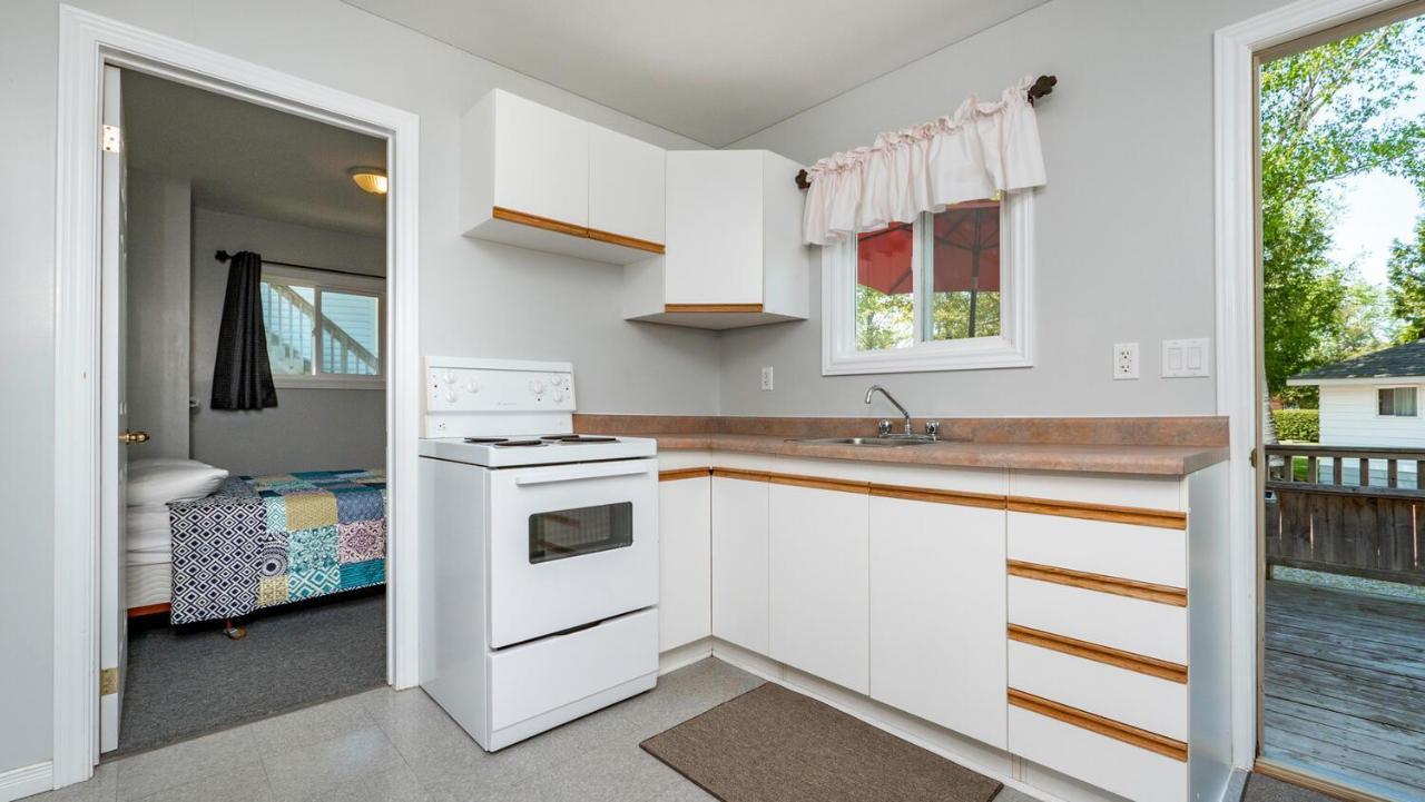 Bel Air Cottages And Motel Sauble Beach Bagian luar foto