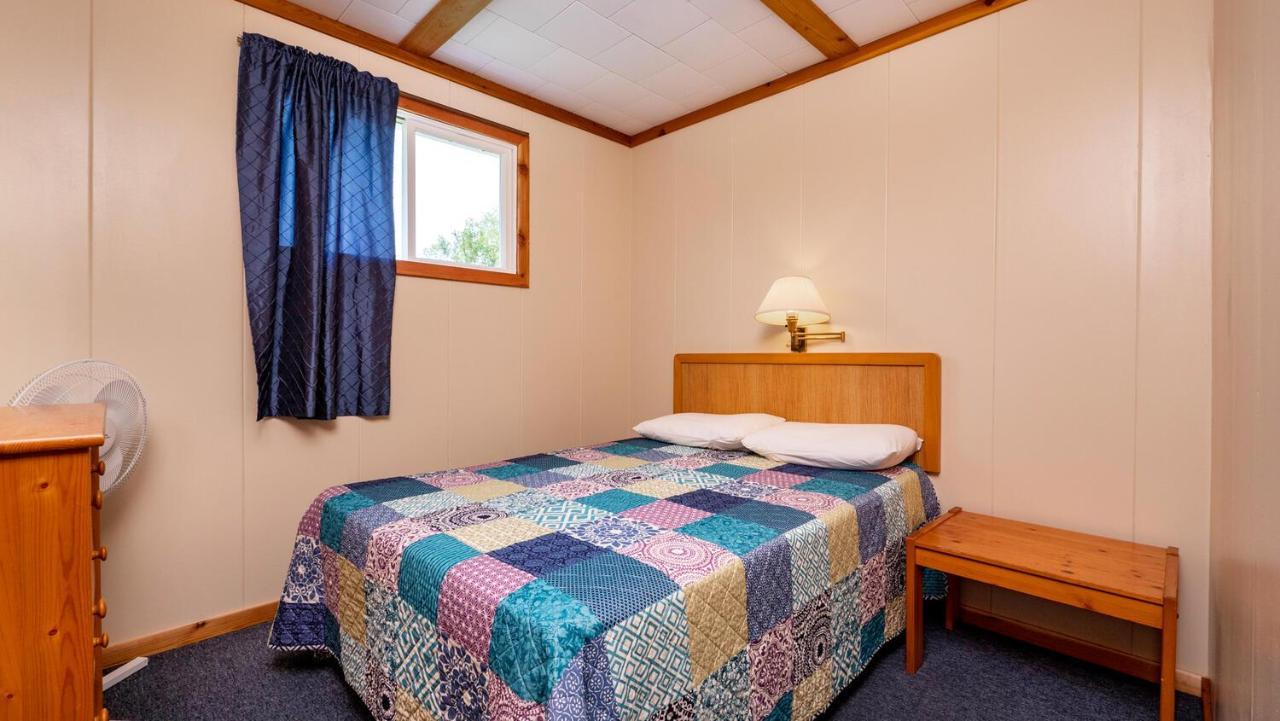 Bel Air Cottages And Motel Sauble Beach Bagian luar foto