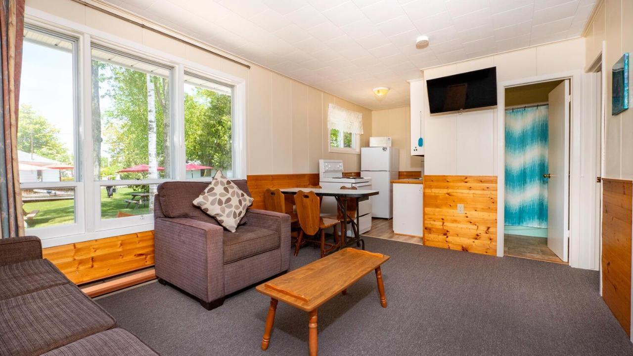Bel Air Cottages And Motel Sauble Beach Bagian luar foto