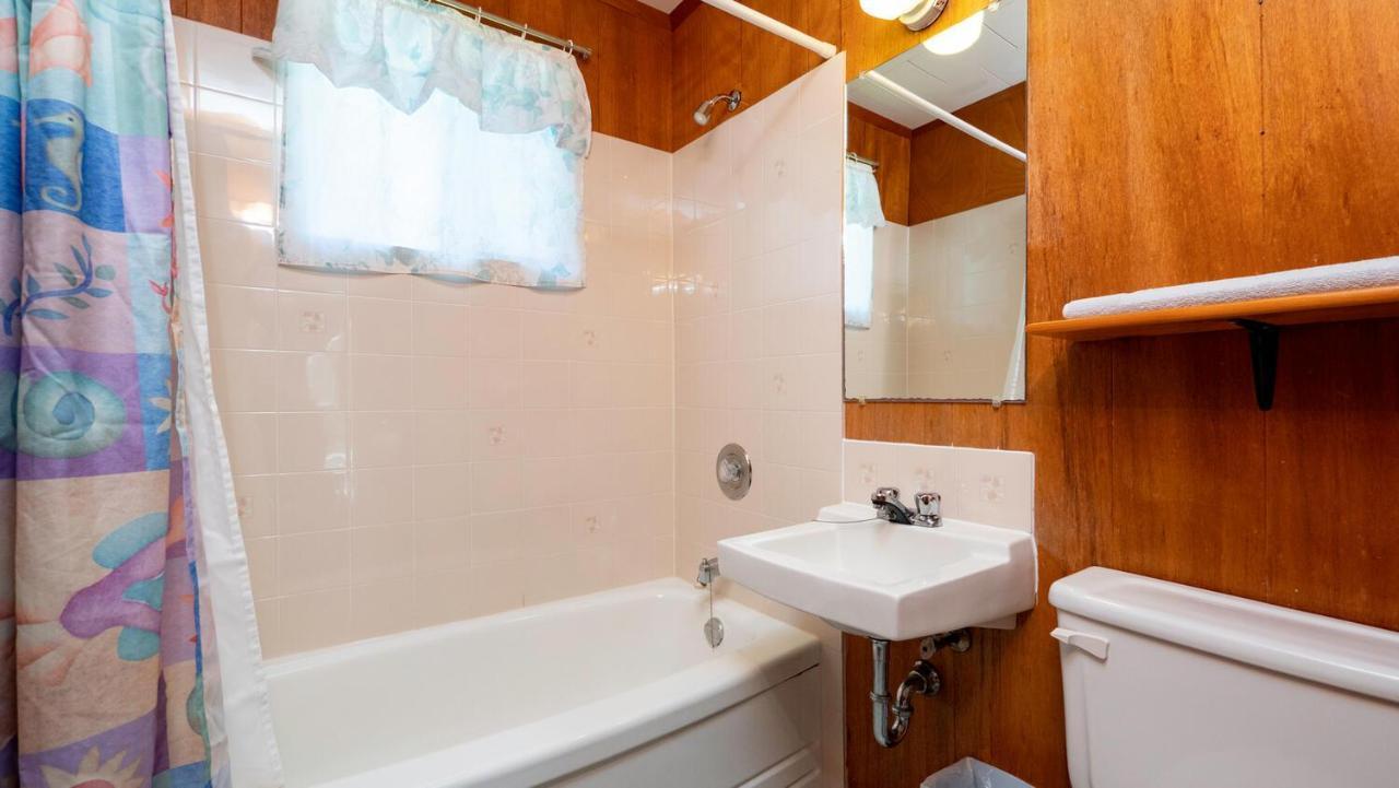 Bel Air Cottages And Motel Sauble Beach Bagian luar foto