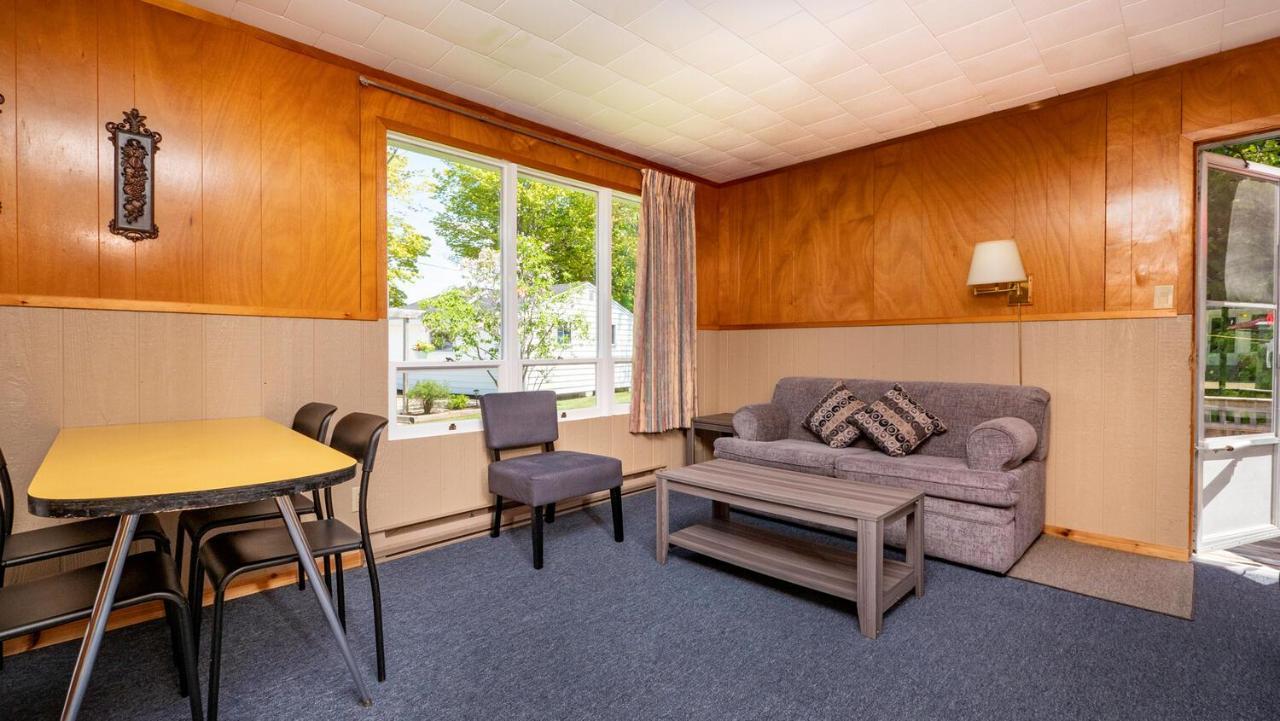 Bel Air Cottages And Motel Sauble Beach Bagian luar foto